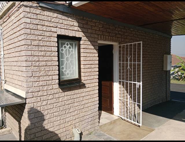 4 BEDROOM FREEHOLD FOR SALE IN MOUNTAIN RISE
